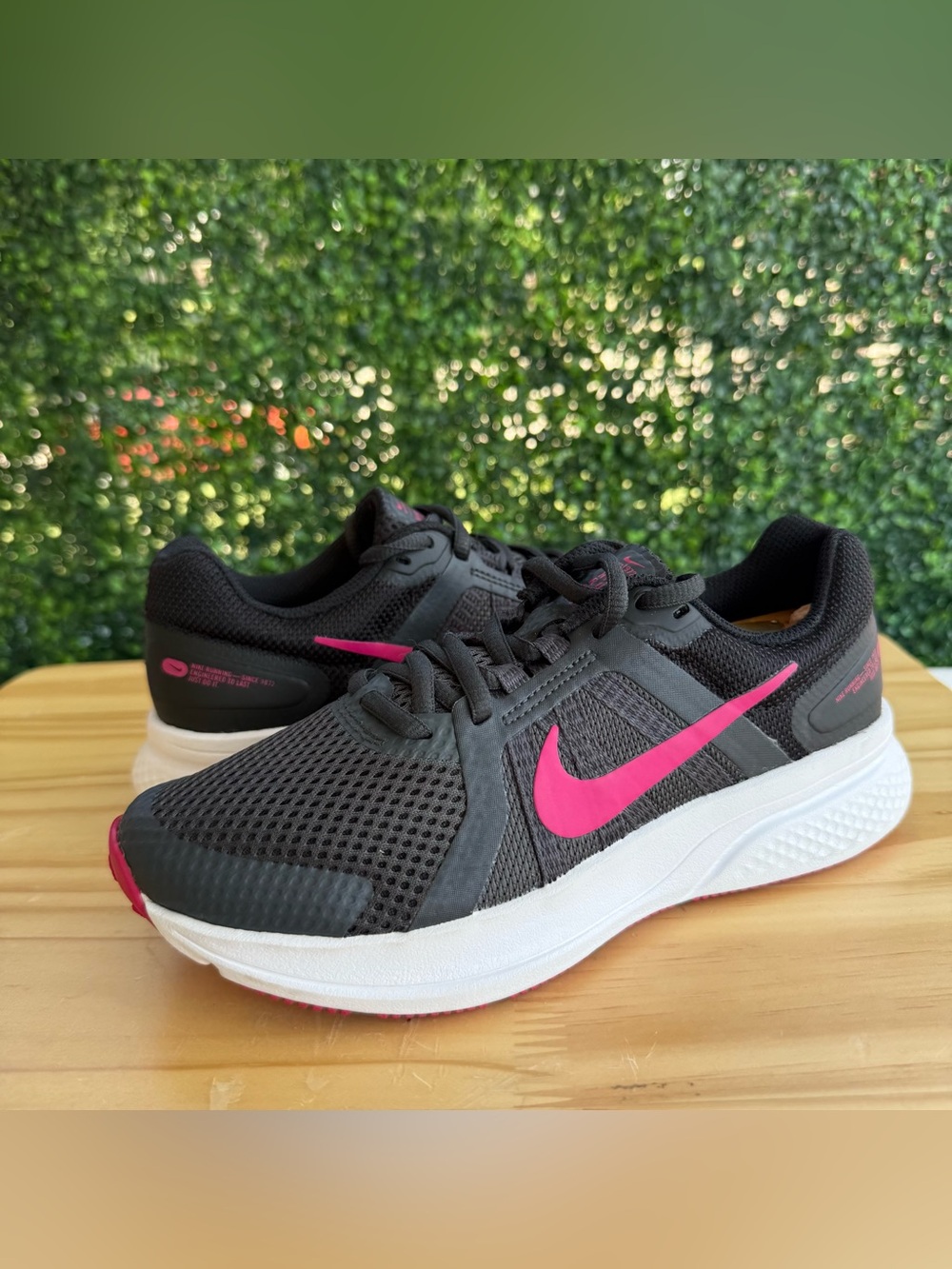Nike Run Swift 2 Black Pink Running Shoes 6 NWOT